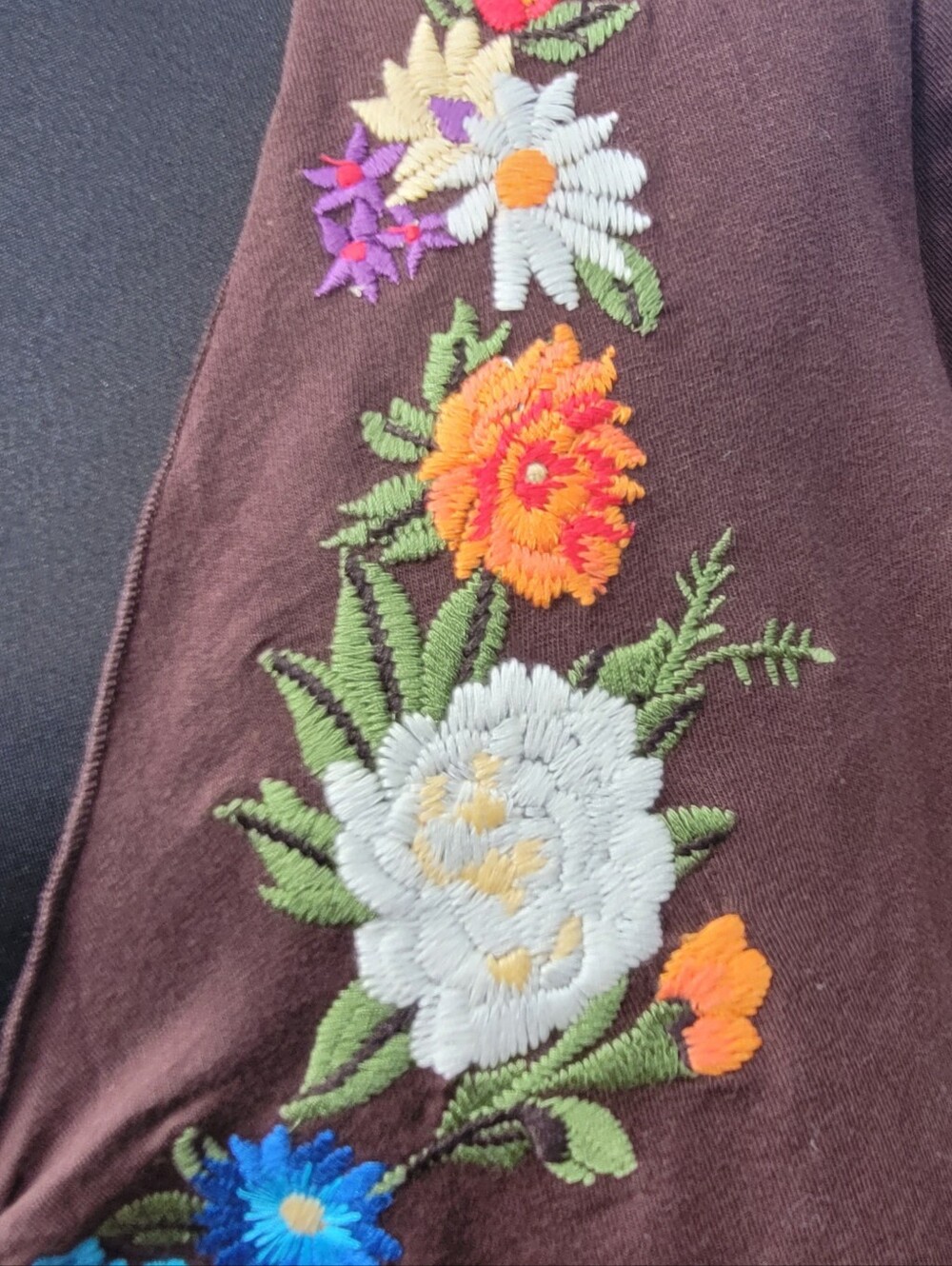 Embroidered V-Neck NY Collection ❤️ Size XXL Beautiful!! Like New - Picture 7 of 9